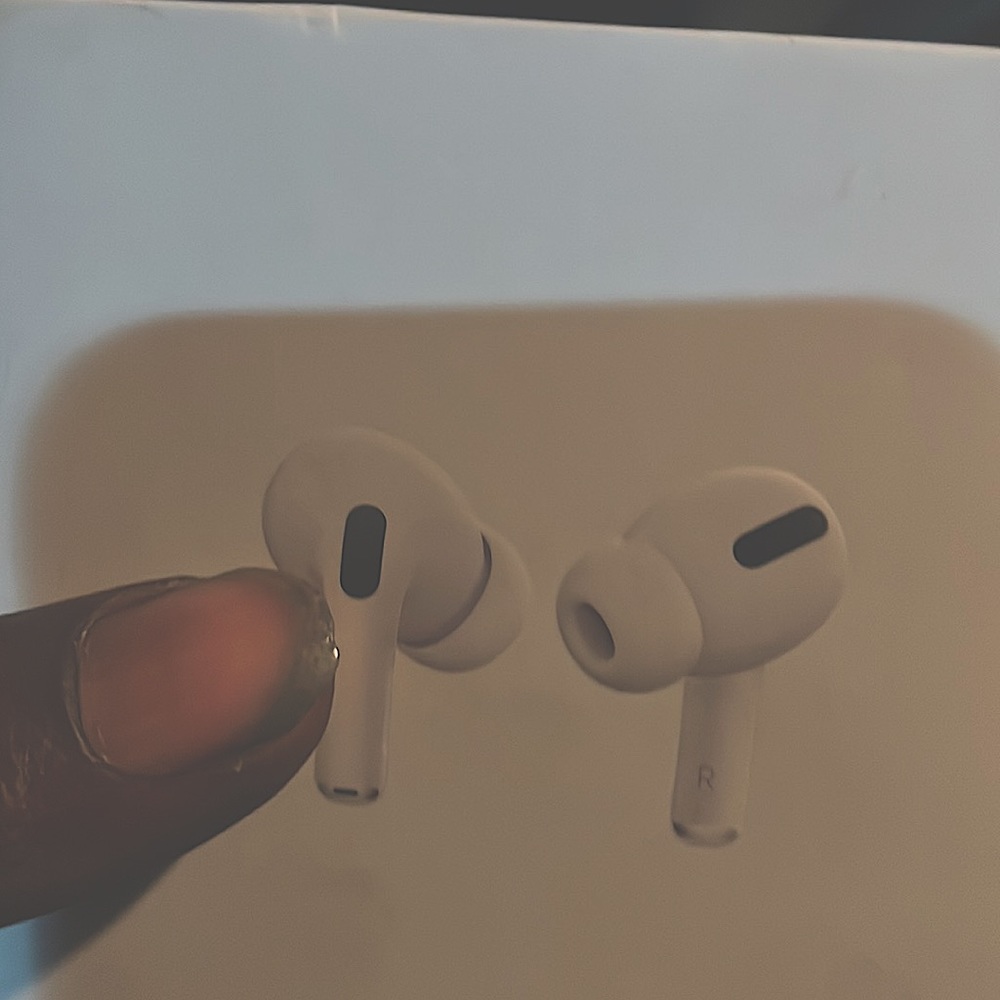 AirPods Pro brand new Came with new phone never been used - Picture 1 of 9
